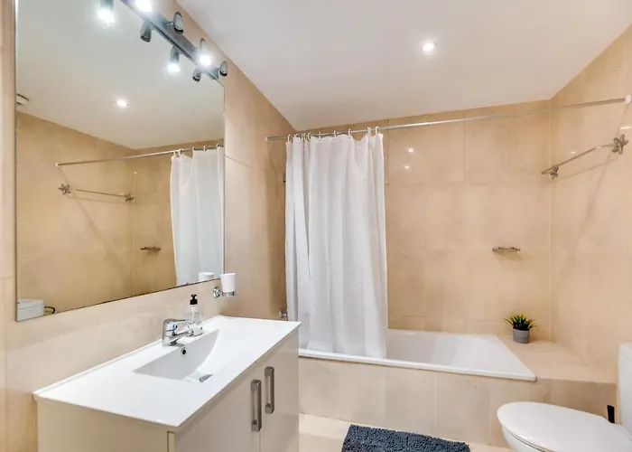 Tranquil 2 Bdrm Peaceful W/ 2 Pools ماربيا