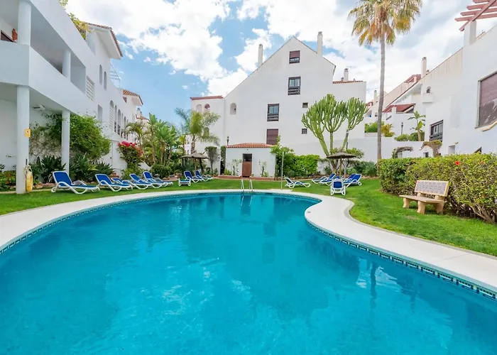 Tranquil 2 Bdrm Peaceful W/ 2 Pools ماربيا